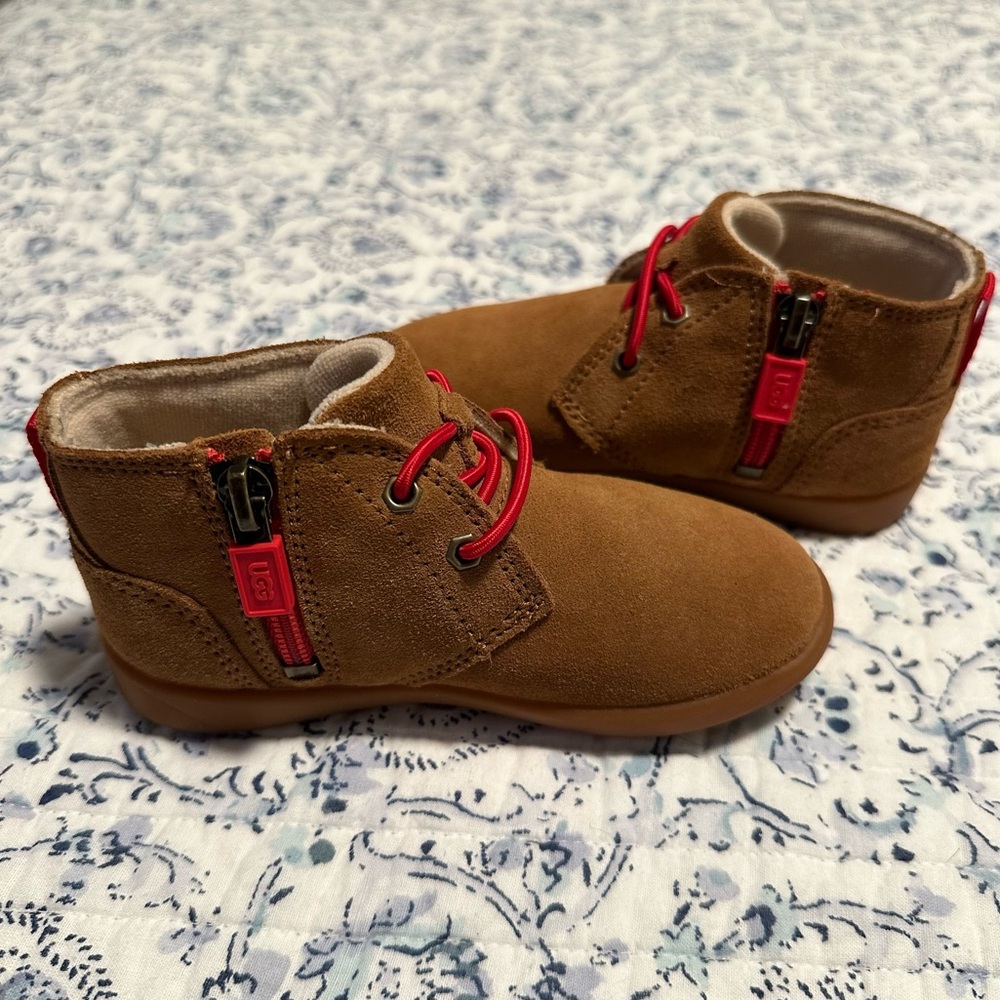 UGG Toddler Unisex Chestnut Boots with Red details - Picture 4 of 9